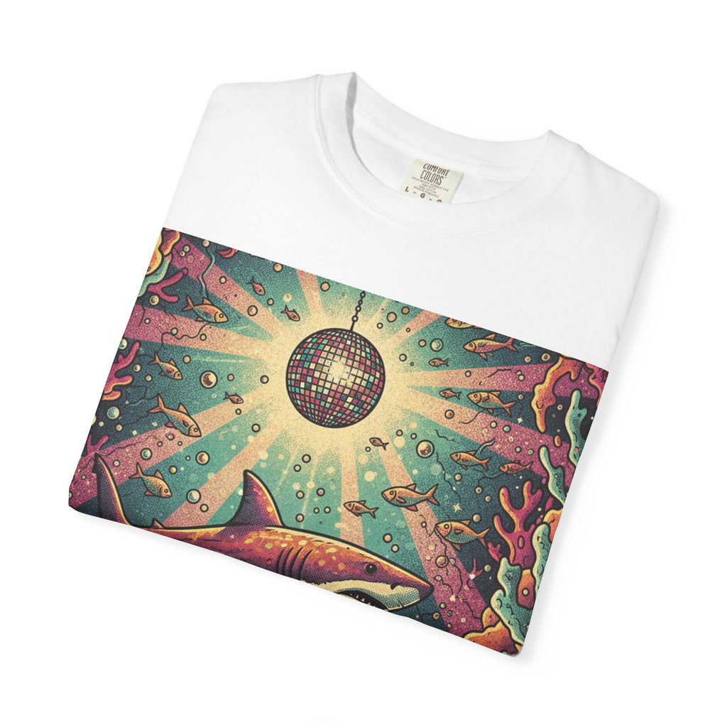 1970s Retro Great White Shark Disco T-Shirt – Vintage Underwater Party Graphic Tee