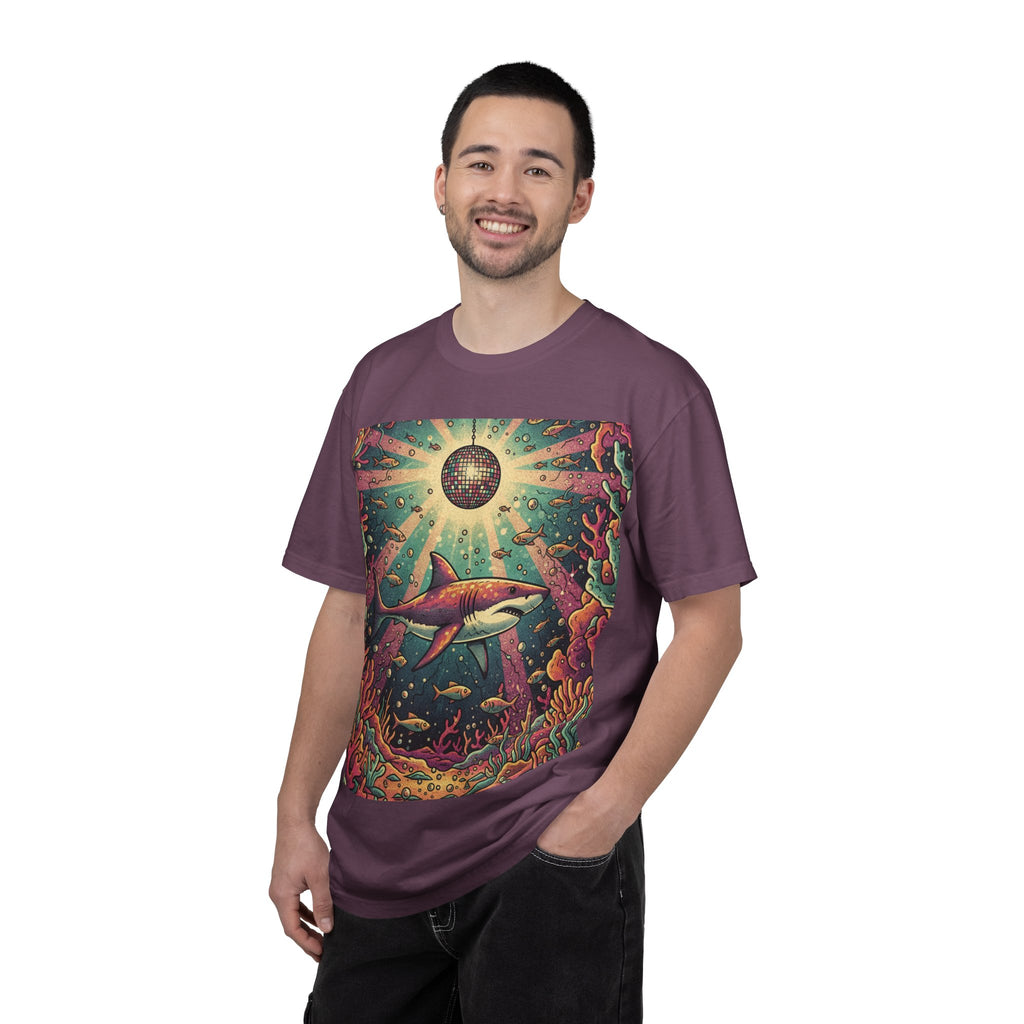 1970s Retro Great White Shark Disco T-Shirt – Vintage Underwater Party Graphic Tee