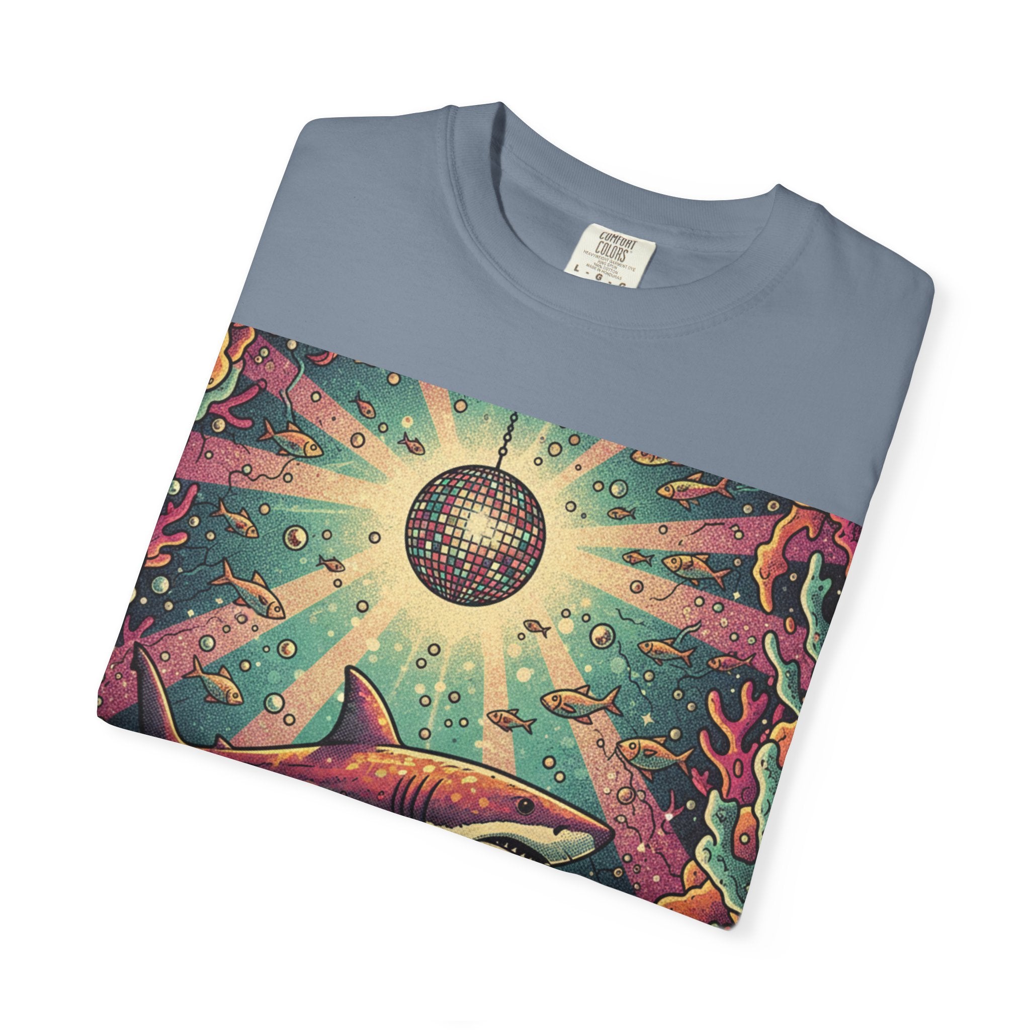 1970s Retro Great White Shark Disco T-Shirt – Vintage Underwater Party Graphic Tee