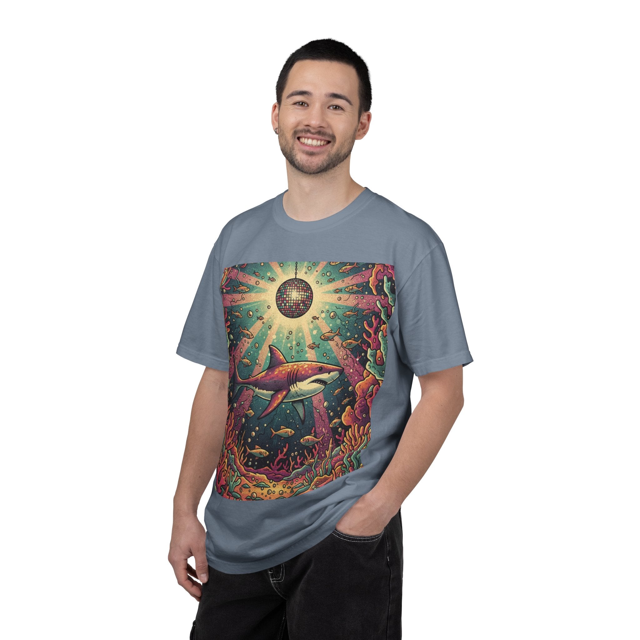 1970s Retro Great White Shark Disco T-Shirt – Vintage Underwater Party Graphic Tee