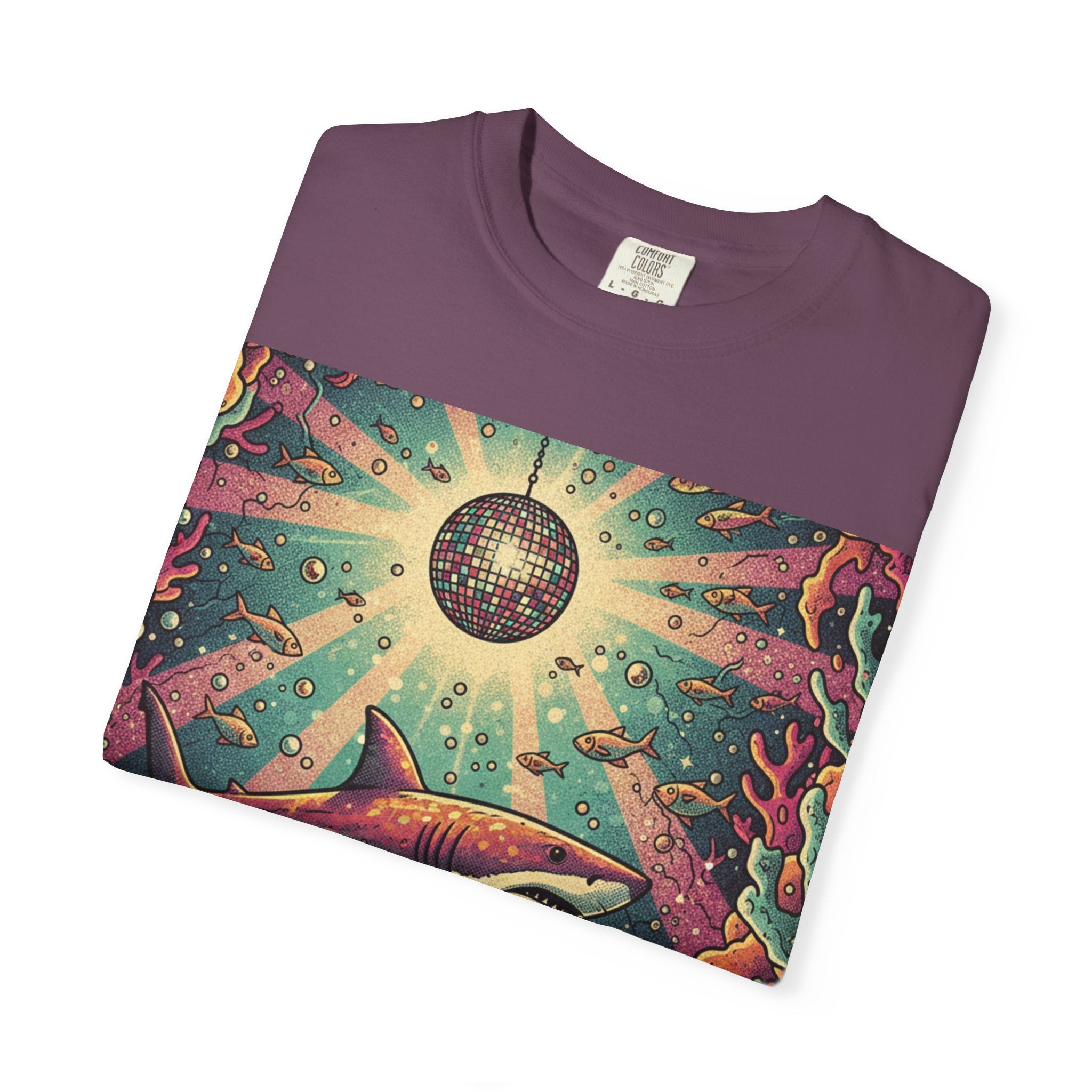 1970s Retro Great White Shark Disco T-Shirt – Vintage Underwater Party Graphic Tee