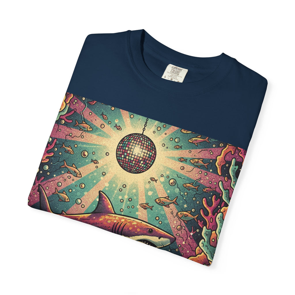 1970s Retro Great White Shark Disco T-Shirt – Vintage Underwater Party Graphic Tee