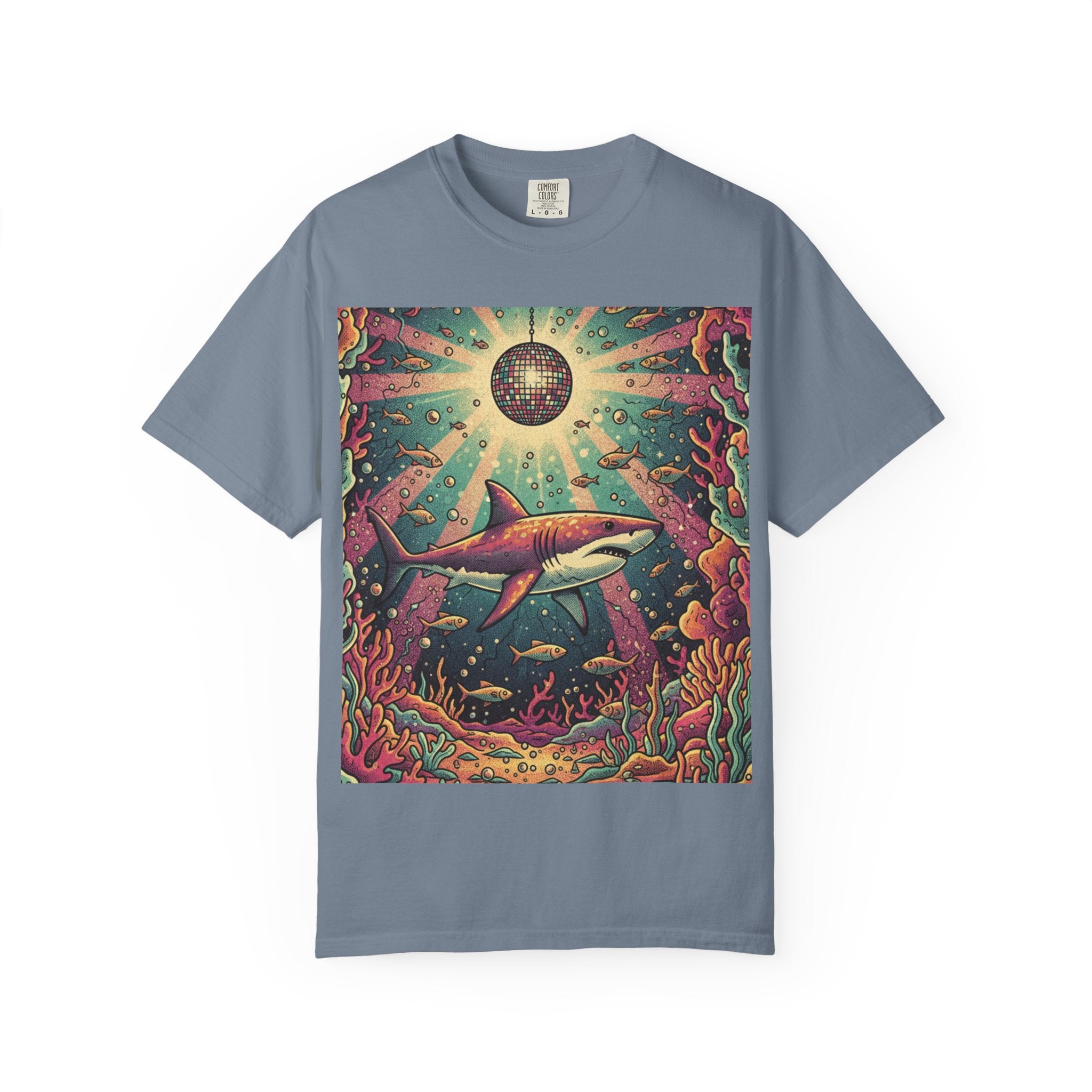 1970s Retro Great White Shark Disco T-Shirt – Vintage Underwater Party Graphic Tee